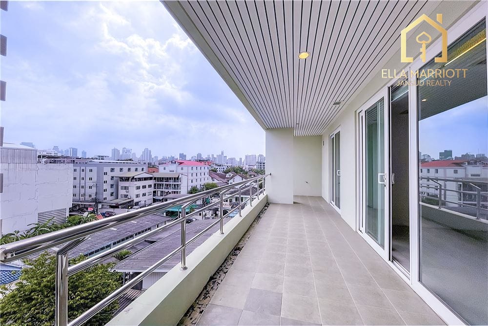 Haustierfreundliche und frisch renovierte 4-Schlafzimmer-Eigentumswohnung in BTS Thonglor. 6