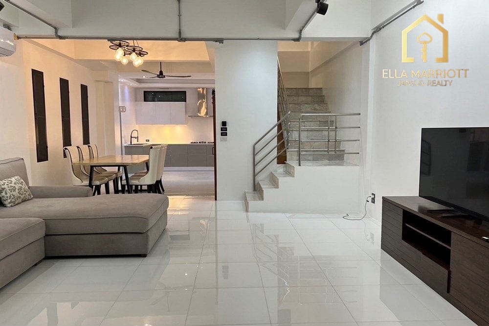 4-Bedroom Townhouse for Sale with Tenant - Newly Renovated Sukhumvit 27 2
