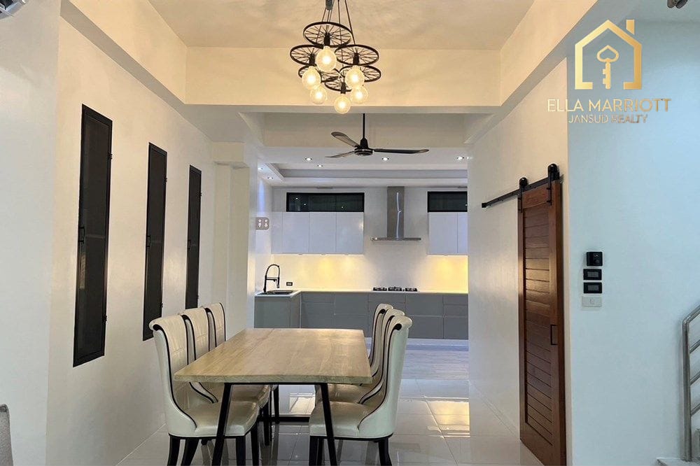 4-Bedroom Townhouse for Sale with Tenant - Newly Renovated Sukhumvit 27 3