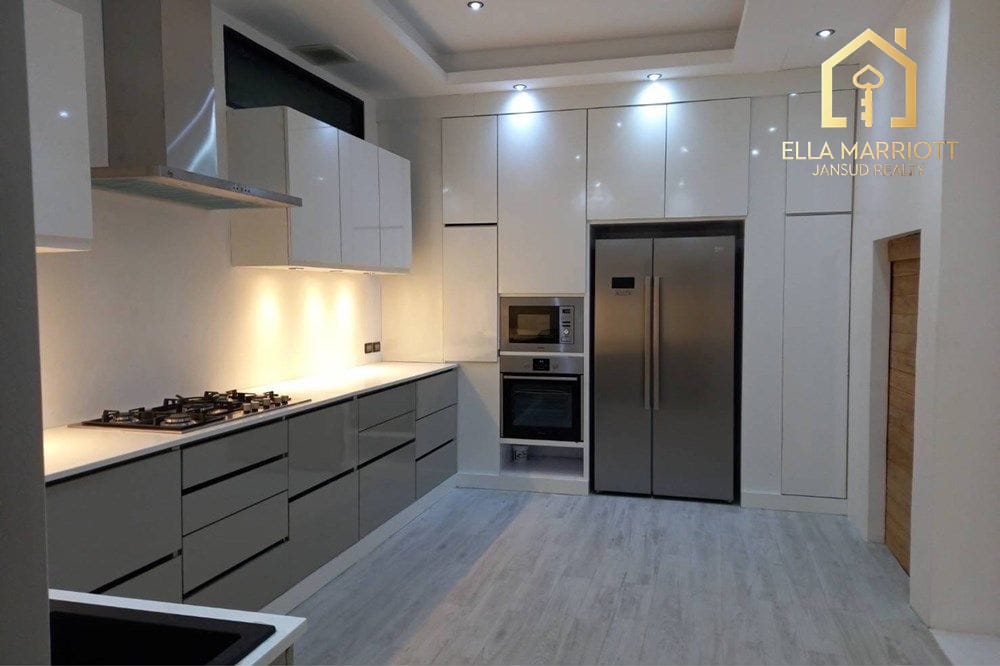 4-Bedroom Townhouse for Sale with Tenant - Newly Renovated Sukhumvit 27 4
