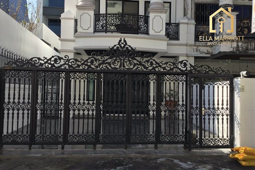 4-Bedroom Townhouse for Sale with Tenant - Newly Renovated Sukhumvit 27 9