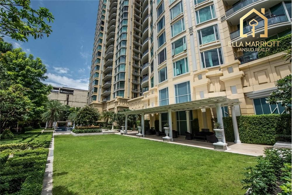 Luxurious 2-BR Royce Condo in Watthana for Rent 13