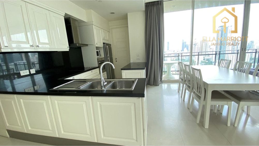 Luxurious 2-BR Royce Condo in Watthana for Rent 2