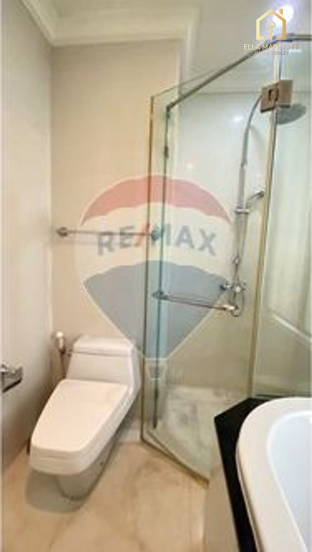 Luxurious 2-BR Royce Condo in Watthana for Rent 6