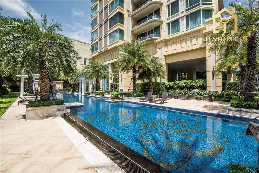 Luxurious 2-BR Royce Condo in Watthana for Rent 9