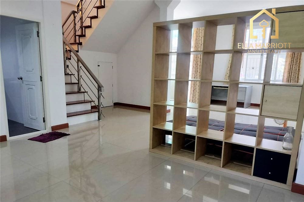 Semi-Detached Townhouse for Sale with Garden Space 11