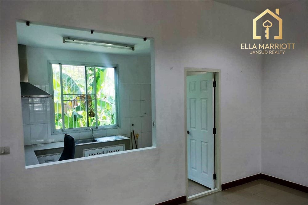 Semi-Detached Townhouse for Sale with Garden Space 12
