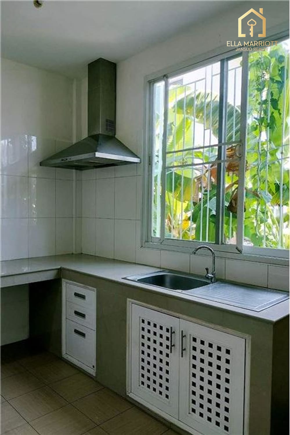 Semi-Detached Townhouse for Sale with Garden Space 14