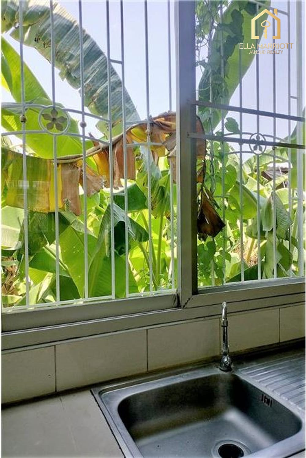 Semi-Detached Townhouse for Sale with Garden Space 15