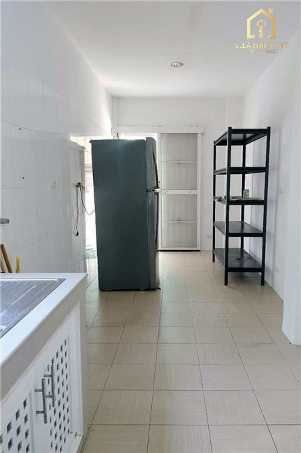 Semi-Detached Townhouse for Sale with Garden Space 16