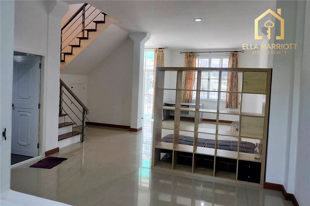 Semi-Detached Townhouse for Sale with Garden Space 17