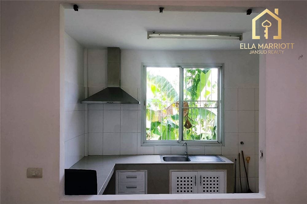 Semi-Detached Townhouse for Sale with Garden Space 22