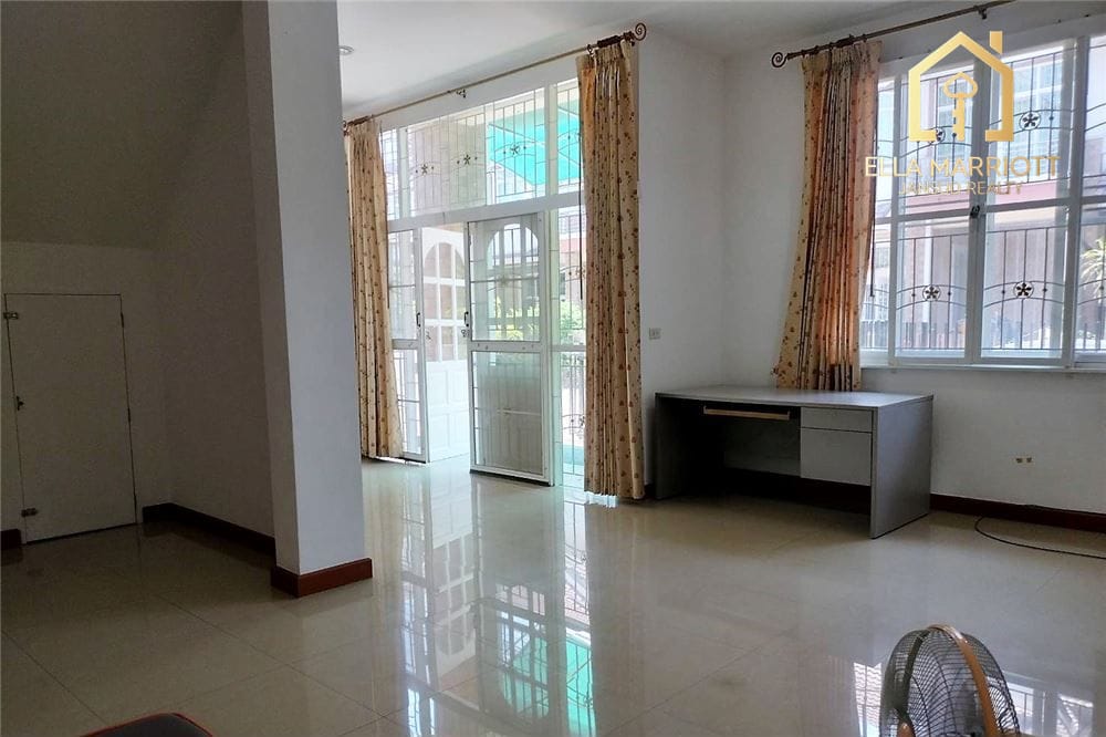 Semi-Detached Townhouse for Sale with Garden Space 23