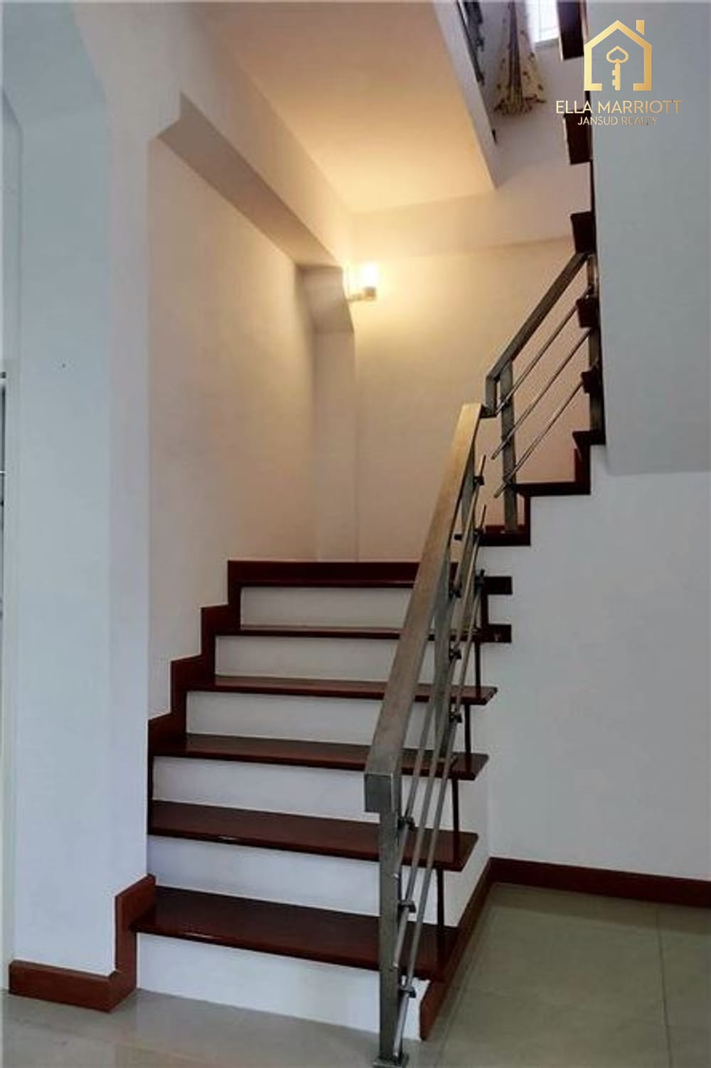 Semi-Detached Townhouse for Sale with Garden Space 24
