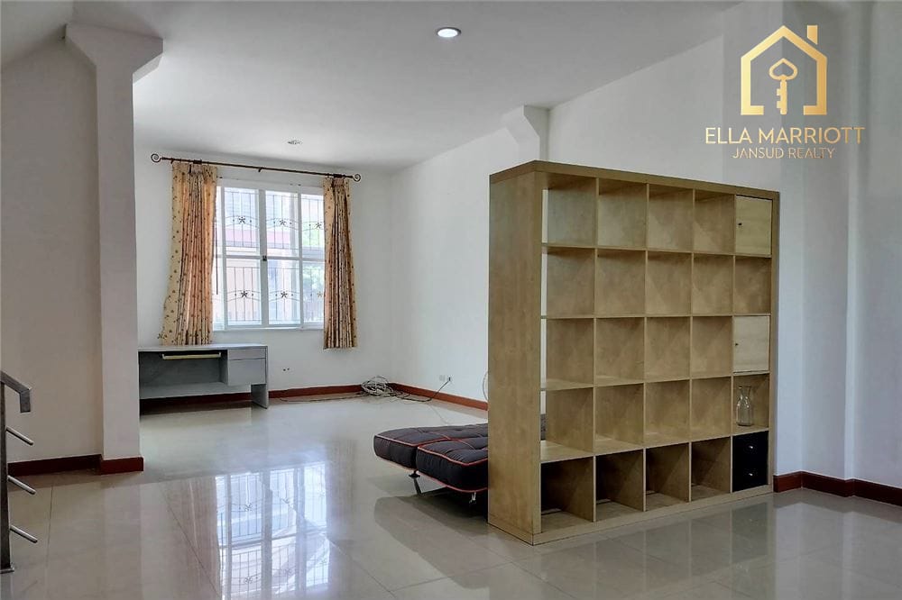 Semi-Detached Townhouse for Sale with Garden Space 25