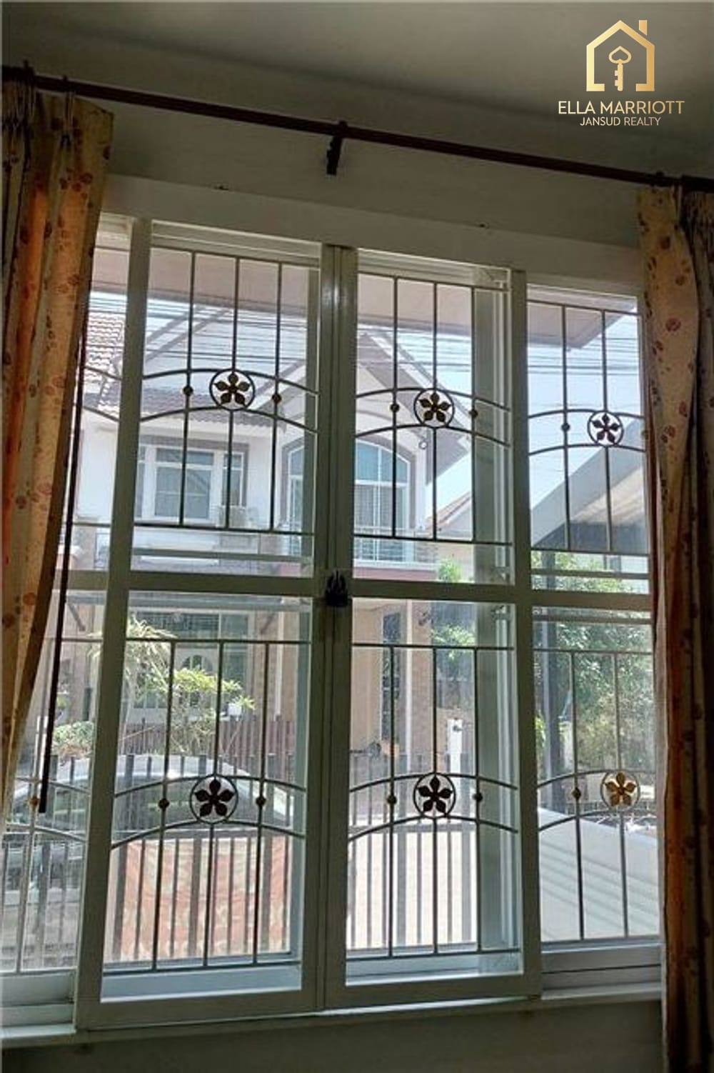 Semi-Detached Townhouse for Sale with Garden Space 26