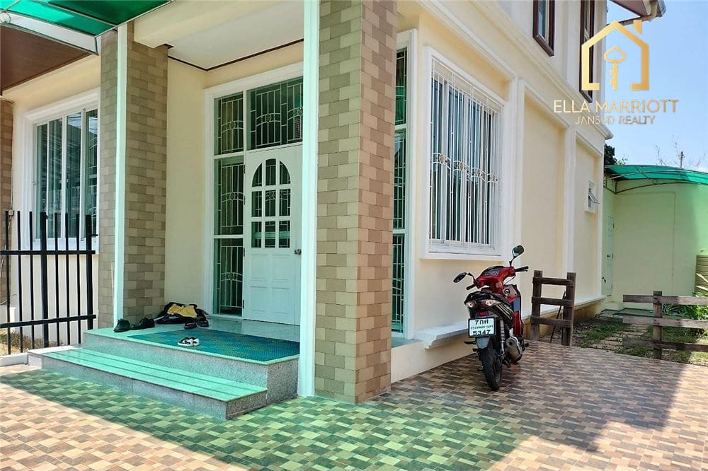 Semi-Detached Townhouse for Sale with Garden Space 28