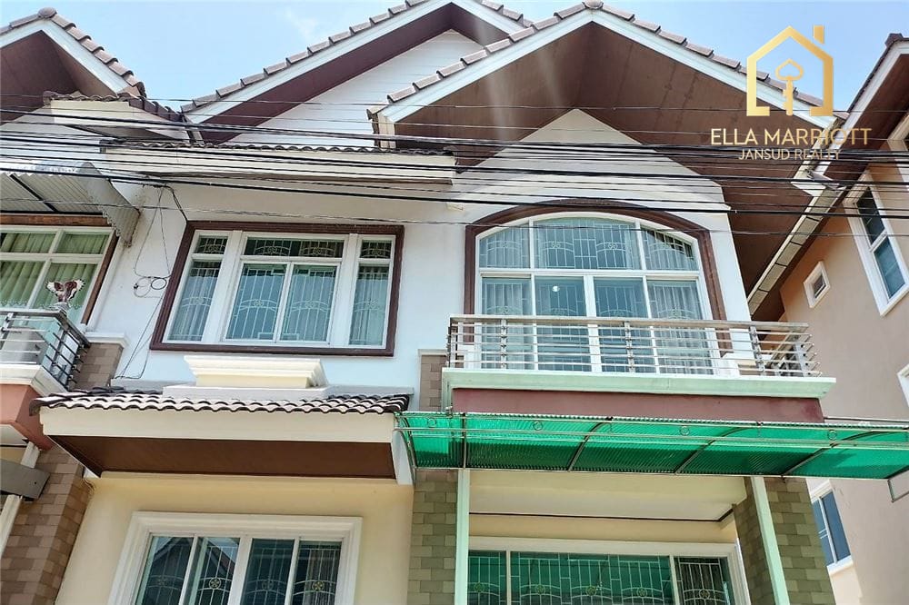 Semi-Detached Townhouse for Sale with Garden Space 29