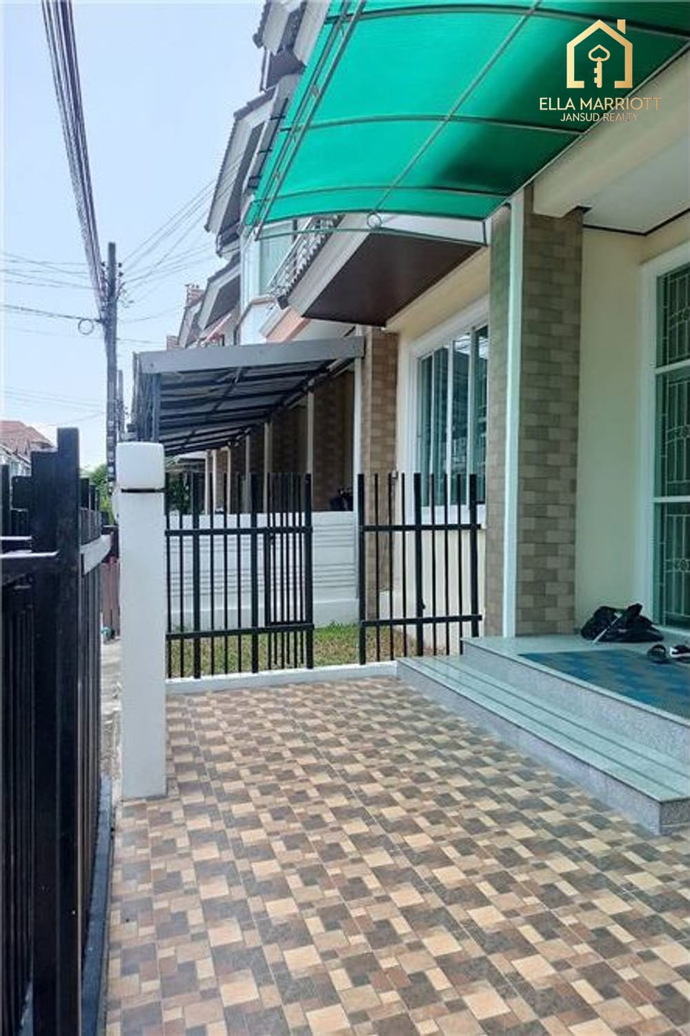 Semi-Detached Townhouse for Sale with Garden Space 3