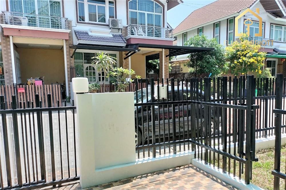 Semi-Detached Townhouse for Sale with Garden Space 32