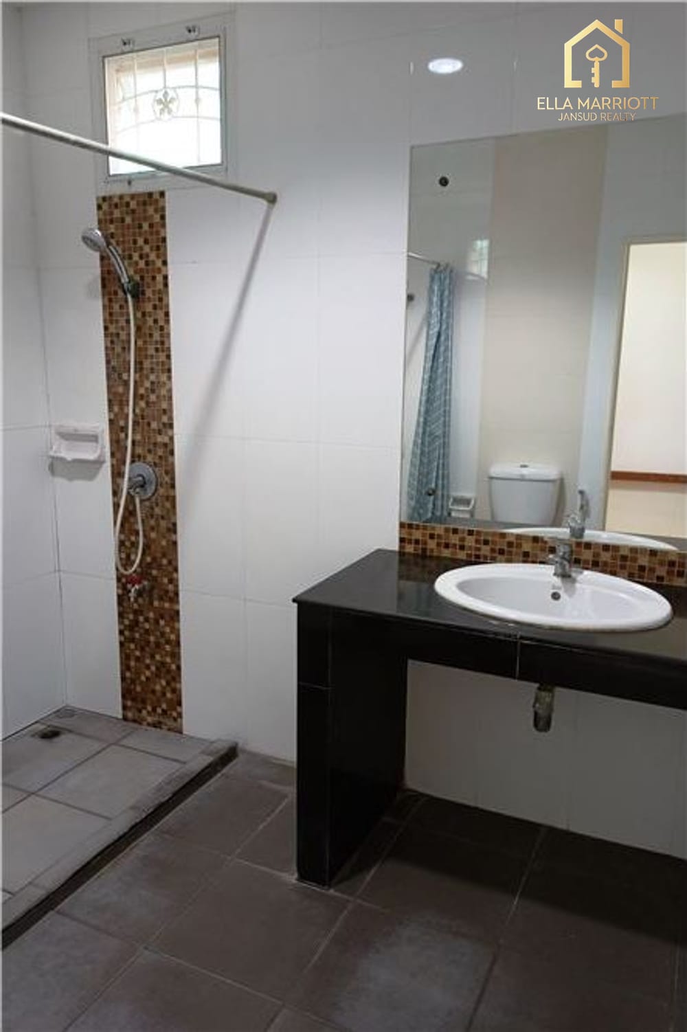 Semi-Detached Townhouse for Sale with Garden Space 33