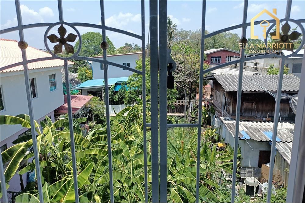 Semi-Detached Townhouse for Sale with Garden Space 34