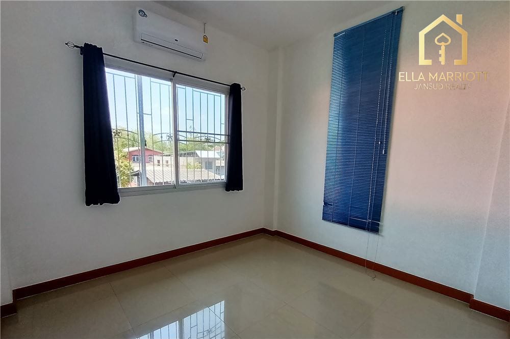 Semi-Detached Townhouse for Sale with Garden Space 35