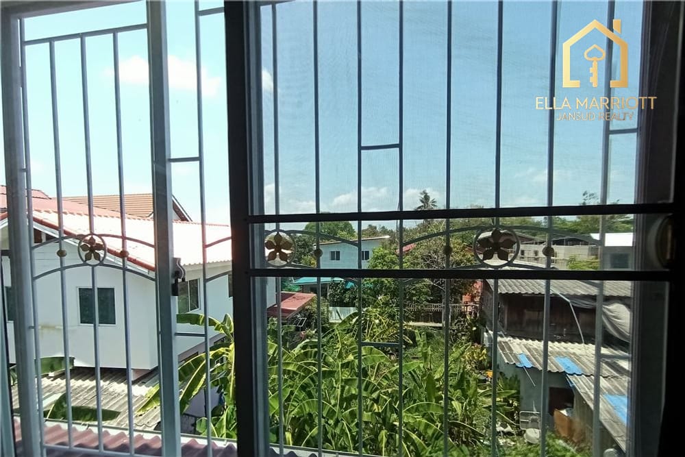 Semi-Detached Townhouse for Sale with Garden Space 36