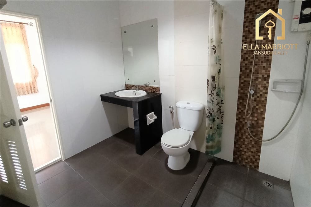 Semi-Detached Townhouse for Sale with Garden Space 38