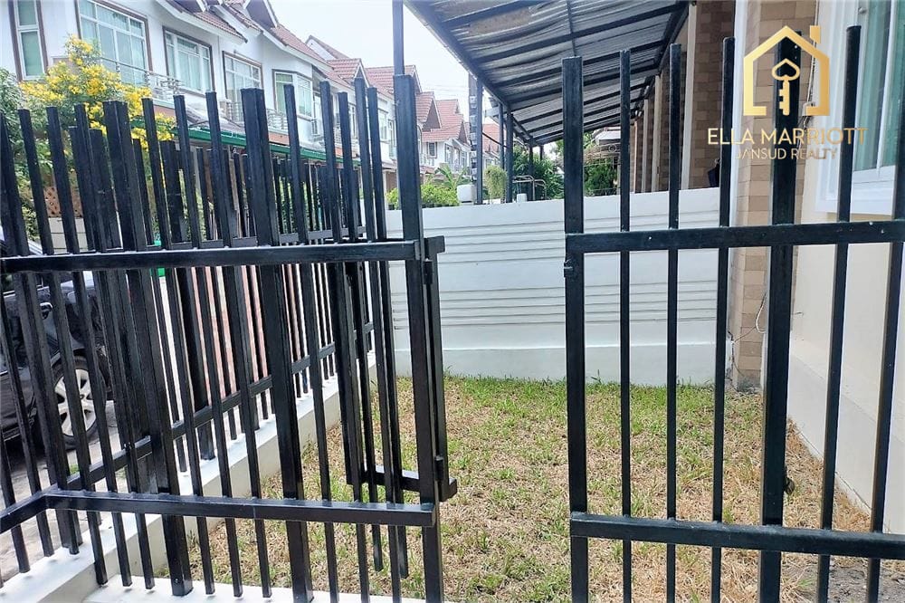 Semi-Detached Townhouse for Sale with Garden Space 4