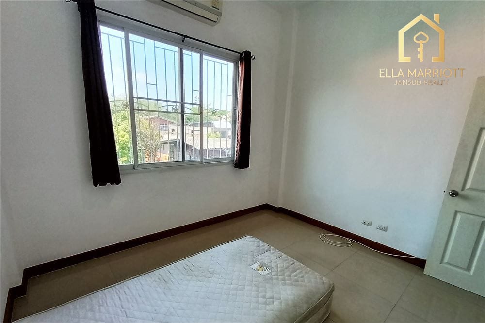 Semi-Detached Townhouse for Sale with Garden Space 40