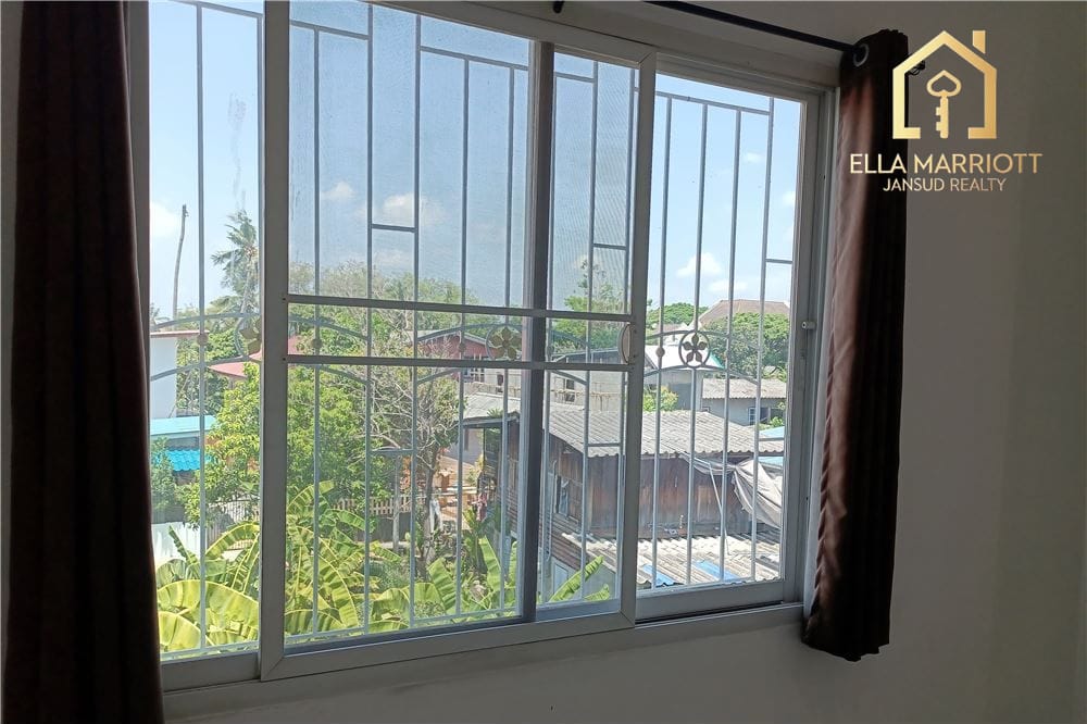 Semi-Detached Townhouse for Sale with Garden Space 41