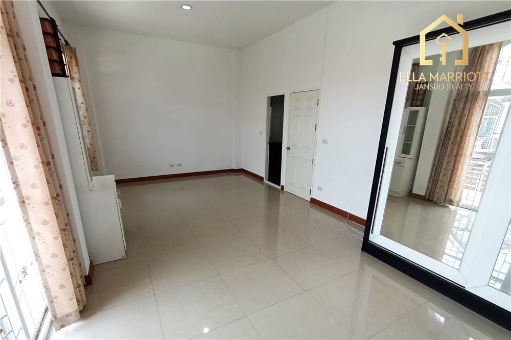 Semi-Detached Townhouse for Sale with Garden Space 43