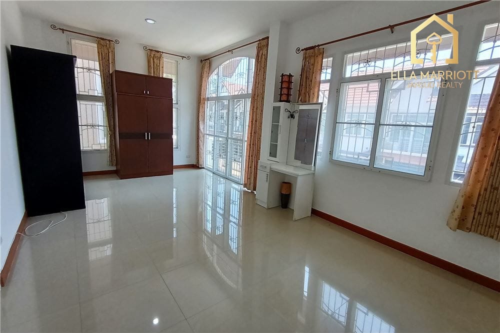 Semi-Detached Townhouse for Sale with Garden Space 44