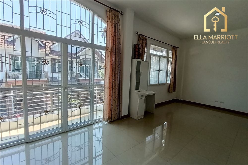 Semi-Detached Townhouse for Sale with Garden Space 45