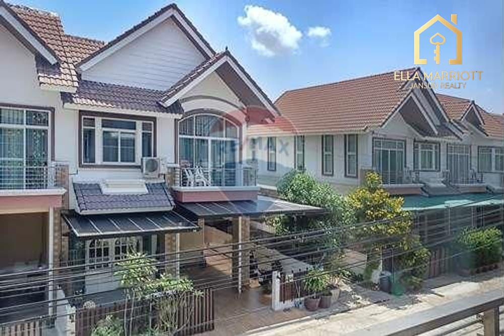 Semi-Detached Townhouse for Sale with Garden Space 46