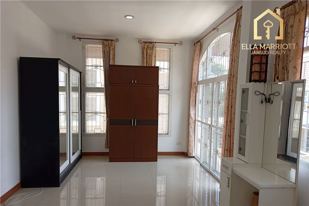 Semi-Detached Townhouse for Sale with Garden Space 48