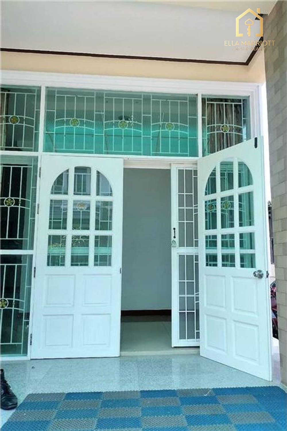 Semi-Detached Townhouse for Sale with Garden Space 5