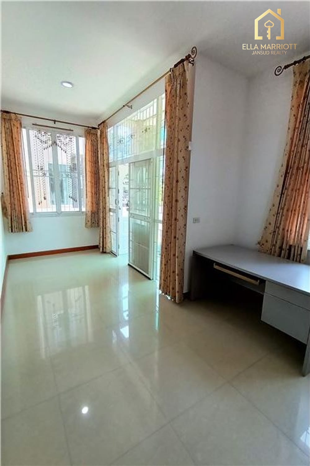 Semi-Detached Townhouse for Sale with Garden Space 50