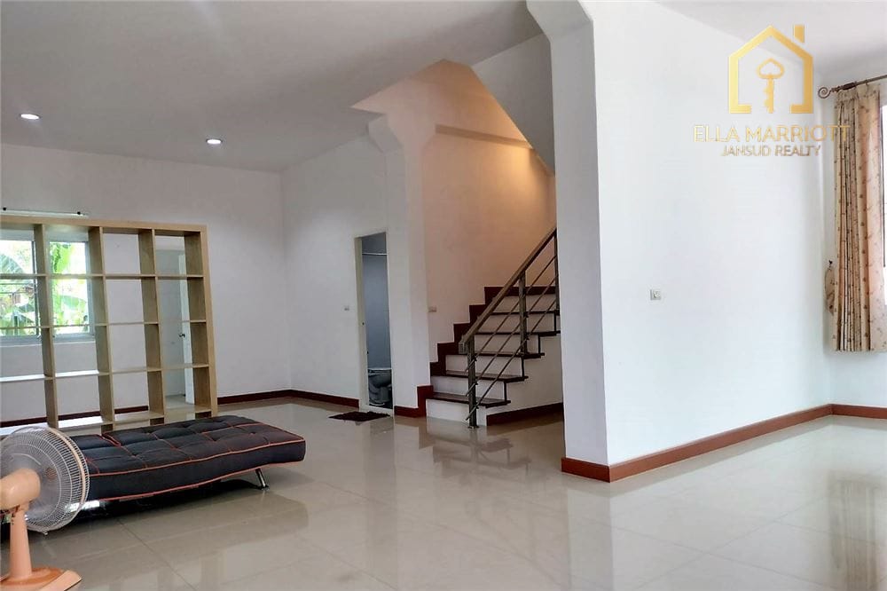 Semi-Detached Townhouse for Sale with Garden Space 6