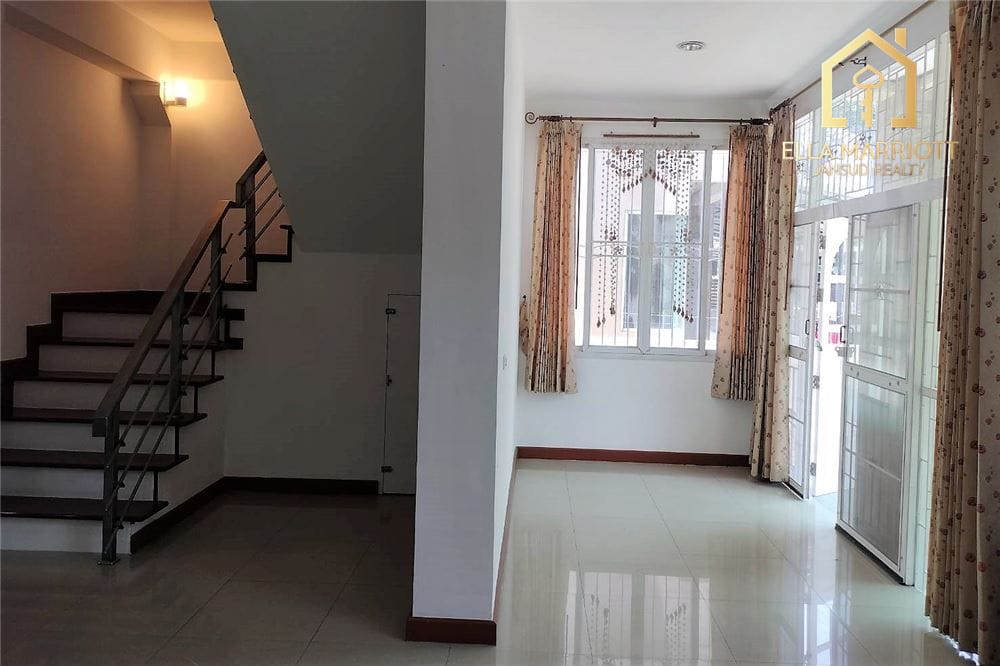 Semi-Detached Townhouse for Sale with Garden Space 7