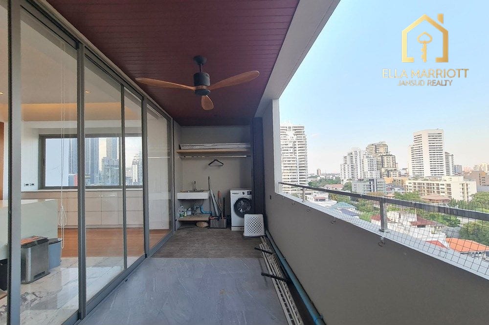 4-Bedroom Condo in Ekkamai Area 10