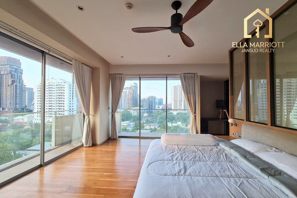 4-Bedroom Condo in Ekkamai Area 13
