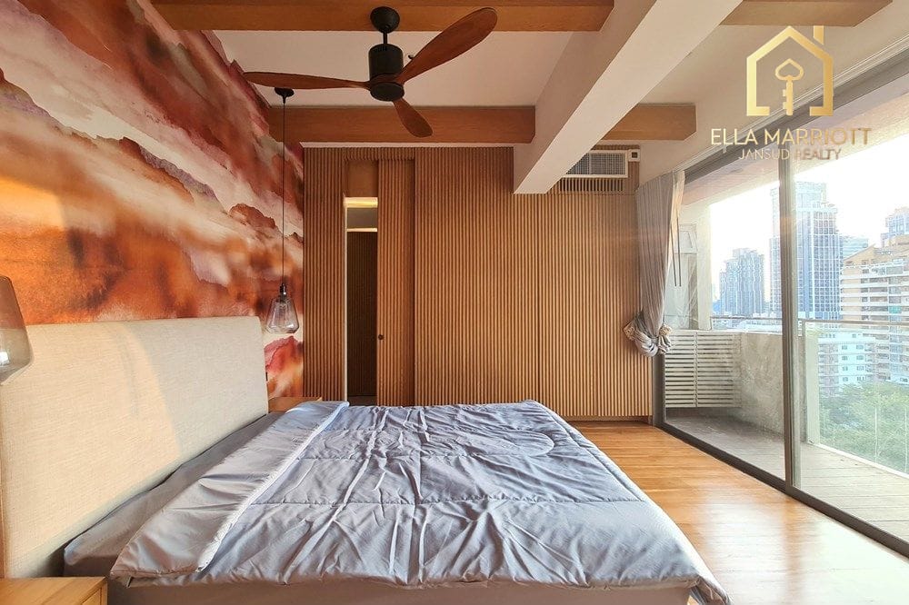 4-Bedroom Condo in Ekkamai Area 15