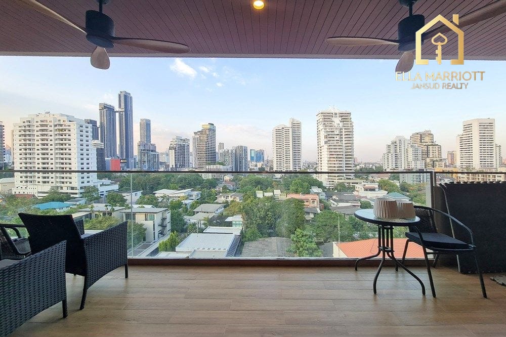 4-Bedroom Condo in Ekkamai Area 2