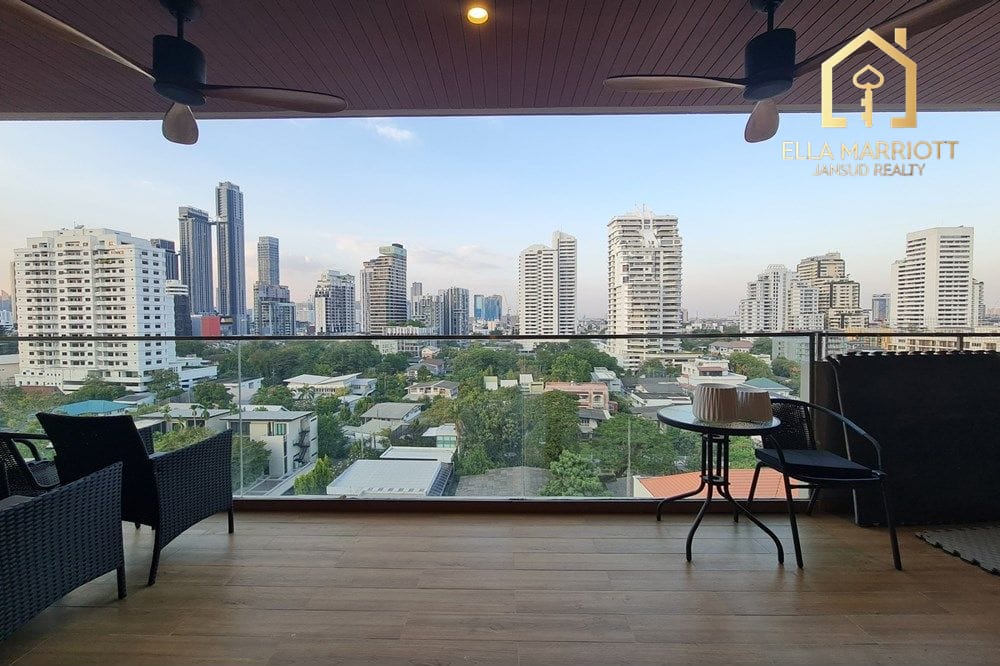 4-Bedroom Condo in Ekkamai Area 20