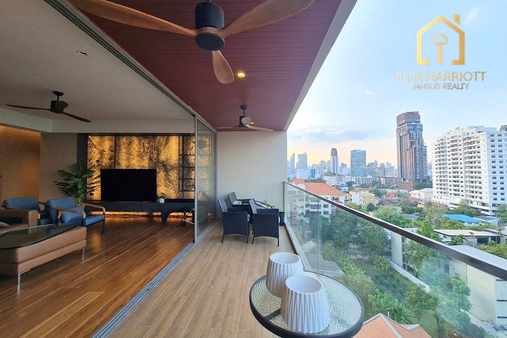 4-Bedroom Condo in Ekkamai Area 21