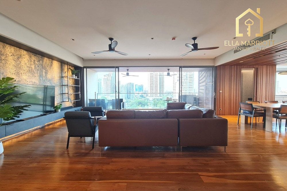 4-Bedroom Condo in Ekkamai Area 4