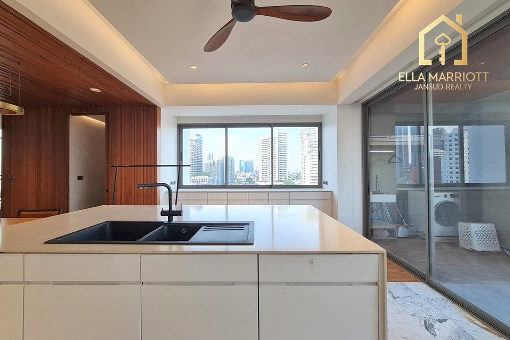 4-Bedroom Condo in Ekkamai Area 7