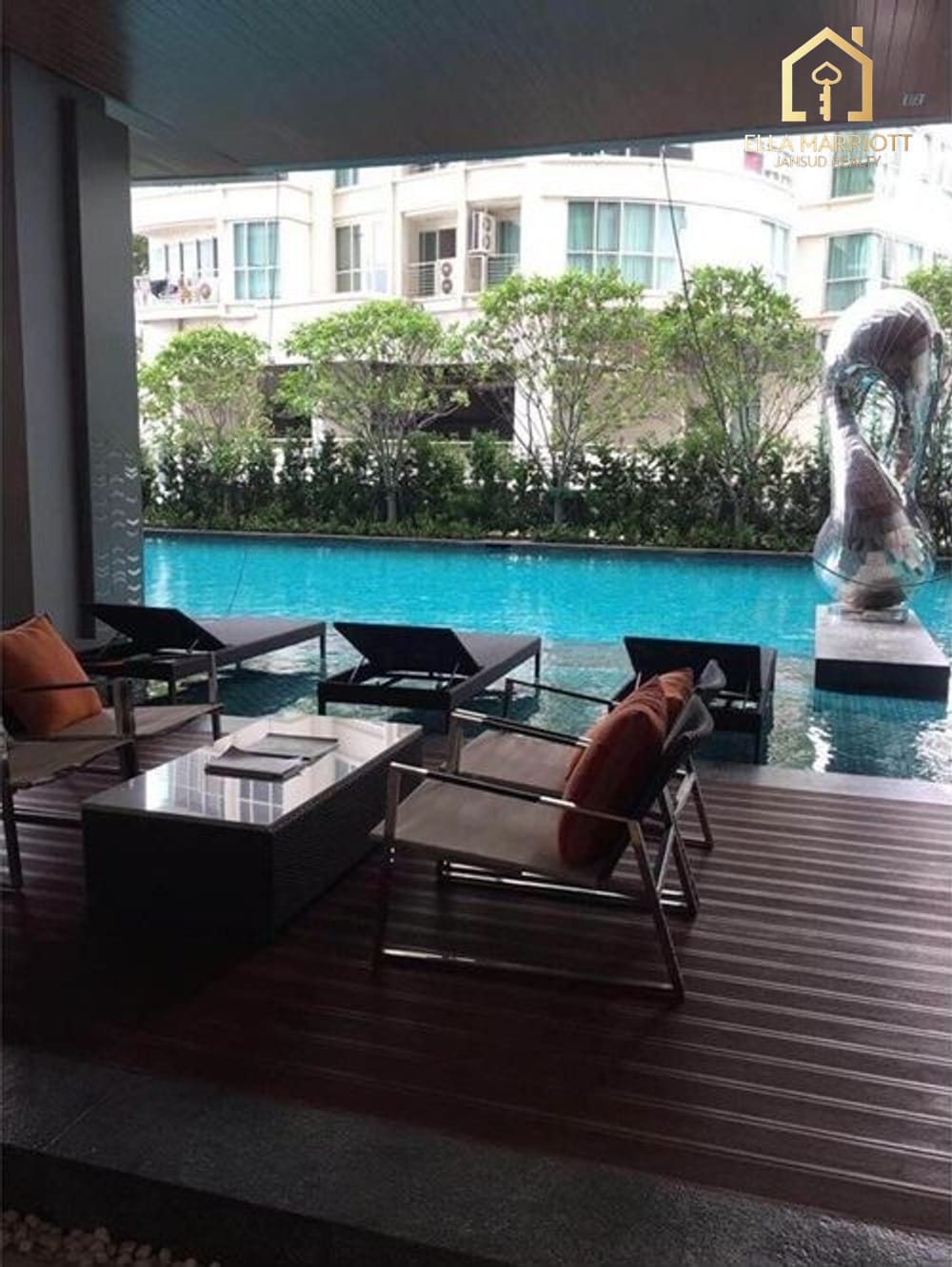 2-Zimmer-Eigentumswohnung in hoher Etage im The Room Sukhumvit 69 – 3 Gehminuten zur BTS Phra Khanong 10